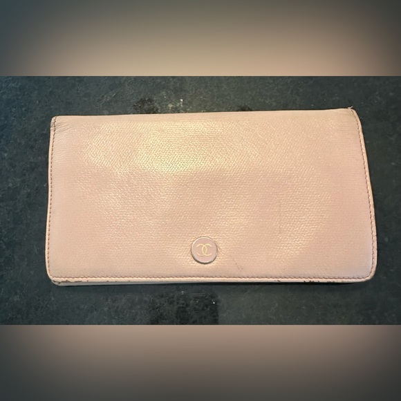 CHANEL Handbags - Chanel Continental wallet